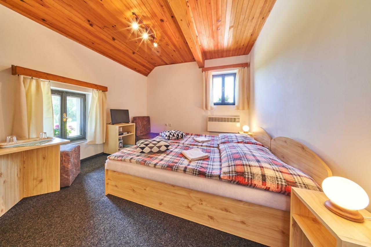 Penzion Pod Lesem Hodkovice Exterior foto
